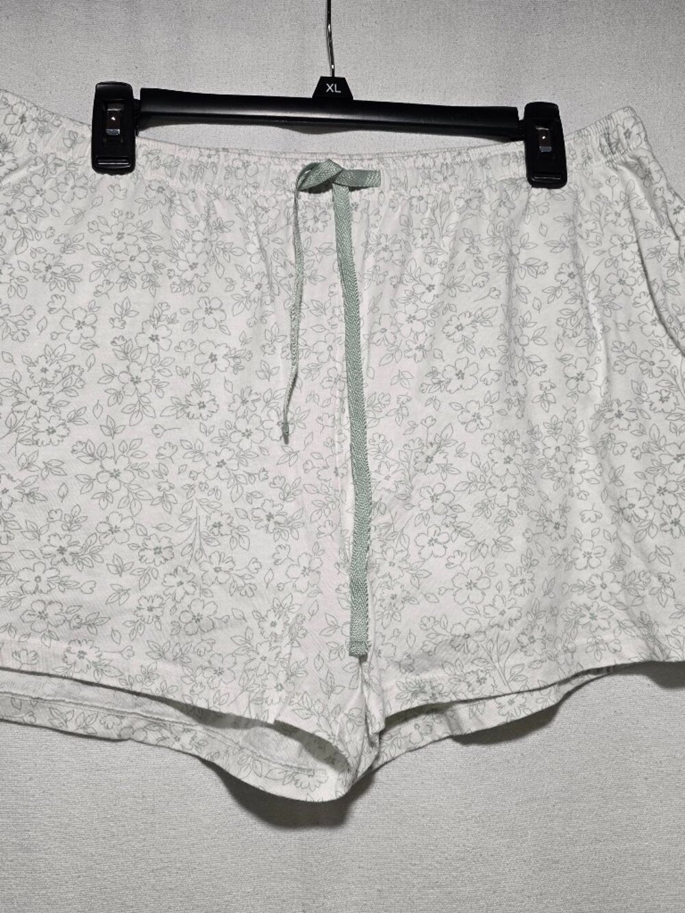 Felina White Gray Floral Lounge Shorts Pajama Bottoms Pockets Drawstring XL NWOT